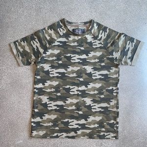 Broken Threads Camo Shirt Size Small